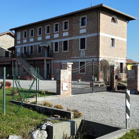 Chiaro Di Luna San Vito al Tagliamento Bagian luar foto