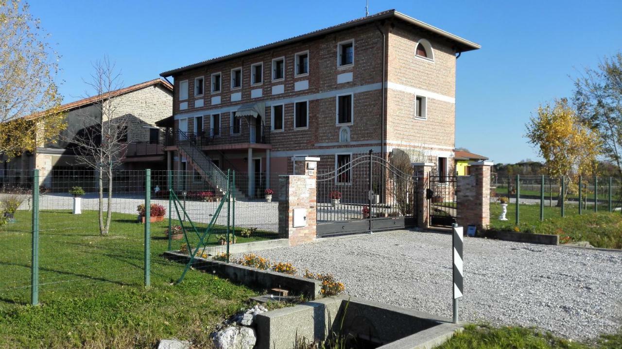 Chiaro Di Luna San Vito al Tagliamento Bagian luar foto